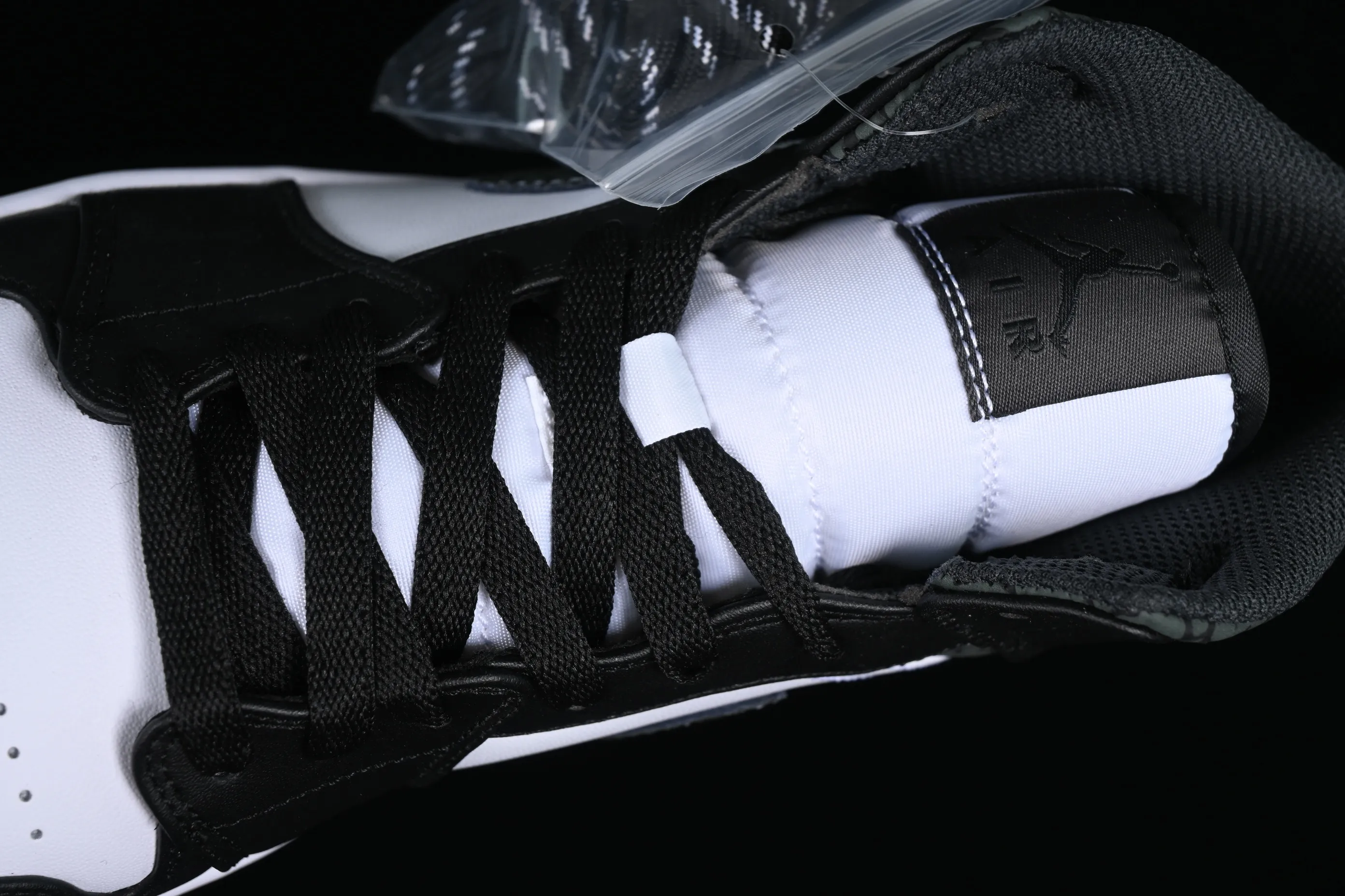 All categories Air Jordan Jordan series basketball shoes Air Jordan 1 Mid Air Jordan 1 Mid AJ1 Joe 1 all black burst pattern mid-top cultural casual sneakers FB9911-001